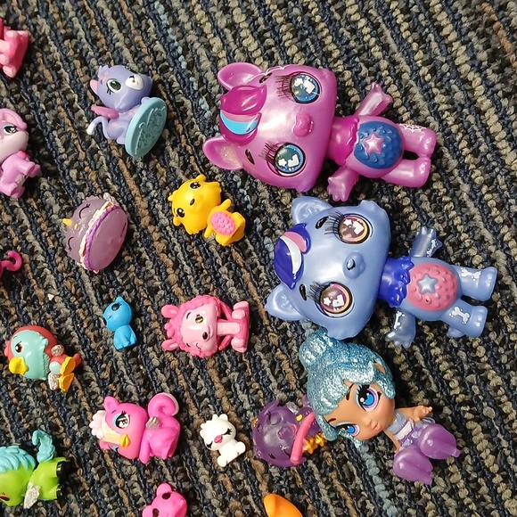 Lot of 59 Hatchimals And Accesories - Picture 2 of 10